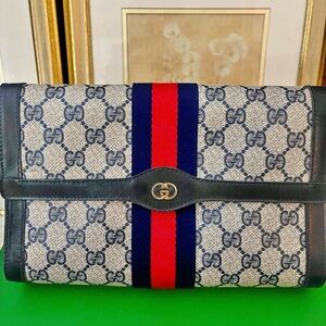 Vintage Gucci Parfums Clutch in Navy and red